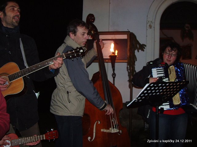 Vánoční zpívání u kapličky v Doubí 2011